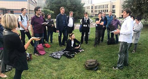 Семинар у стен МГИМО. Справа - докладчик Денис Соколов. Фото Катерины Нерозниковой для "Кавказского узла" Семинар у стен МГИМО. Справа - докладчик Денис Соколов. Фото Катерины Нерозниковой для "Кавказского узла"