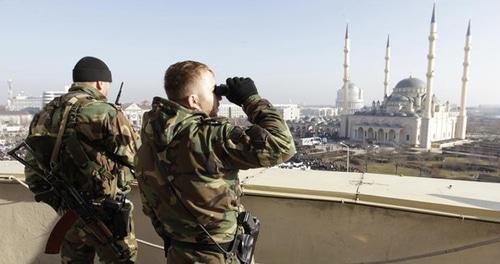 Сотрудники силовых структур. Грозный, Чечня. Фото: REUTERS/Eduard Korniyenko Сотрудники силовых структур. Грозный, Чечня. Фото: REUTERS/Eduard Korniyenko