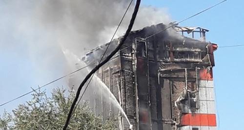 Пожар в 10-этажном здании гостиницы в центре Ростова-на-Дону по адресу: переулок Семашко, 50Б Фото http://bloknot-rostov.ru/news/mnogoetazhnyy-biznes-otel-obyat-ogromnym-plamenem--885482 Пожар в 10-этажном здании гостиницы в центре Ростова-на-Дону по адресу: переулок Семашко, 50Б Фото http://bloknot-rostov.ru/news/mnogoetazhnyy-biznes-otel-obyat-ogromnym-plamenem--885482