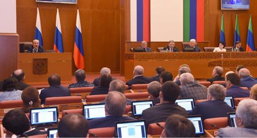 Заседание депутатов парламента Дагестана. Махачкала, 28 сентября 2017 года. Фото:http://www.nsrd.ru/pub/novosti/sostoyalas_dvenadcataya_sessiya_narodnogo_sob_28_09_2017 Заседание депутатов парламента Дагестана. Махачкала, 28 сентября 2017 года. Фото:http://www.nsrd.ru/pub/novosti/sostoyalas_dvenadcataya_sessiya_narodnogo_sob_28_09_2017
