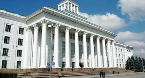 Здание правительства КБР. Фото http://kbrria.ru/naznacheniya/beshtokov-zhyr-aslan-hamidbievich-ispolnyayushchiy-obyazannosti-ministra-finansov-kbr Здание правительства КБР. Фото http://kbrria.ru/naznacheniya/beshtokov-zhyr-aslan-hamidbievich-ispolnyayushchiy-obyazannosti-ministra-finansov-kbr