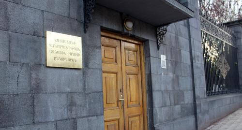 Вход в Парламент Армении. Фото Армине Мартиросян для "Кавказского узла" Вход в Парламент Армении. Фото Армине Мартиросян для "Кавказского узла"
