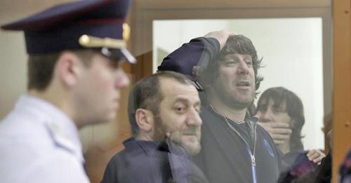 Хамзат Бахаев, Тамерлан Эскерханов и Заур Дадаев (слева направо) в зале суда. Фото: REUTERS/Tatyana MakeyevaФото: REUTERS/Tatyana Makeyeva Хамзат Бахаев, Тамерлан Эскерханов и Заур Дадаев (слева направо) в зале суда. Фото: REUTERS/Tatyana MakeyevaФото: REUTERS/Tatyana Makeyeva