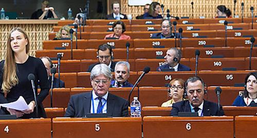 Пленарное заседание ПАСЕ в Страсбурге. Фото http://assembly.coe.int/nw/xml/News/News-View-EN.asp?newsid=6824&lang=2&cat=8 Пленарное заседание ПАСЕ в Страсбурге. Фото http://assembly.coe.int/nw/xml/News/News-View-EN.asp?newsid=6824&lang=2&cat=8