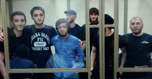 Обвиняемые по делу о халифате Ислам Шогенов, Кантемир Желдашев, Руслан Кипшиев, Заур Текужев, Руслан Жугов, Олег Мисхожев и Артур Каров (слева направо). Фото предоставлено Рамзаном Узуевым для "Кавказского узла" Обвиняемые по делу о халифате Ислам Шогенов, Кантемир Желдашев, Руслан Кипшиев, Заур Текужев, Руслан Жугов, Олег Мисхожев и Артур Каров (слева направо). Фото предоставлено Рамзаном Узуевым для "Кавказского узла"