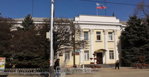 Октябрьский райсуд Краснодара. Фото http://krasnodar.vsedomarossii.ru/house/46190 Октябрьский райсуд Краснодара. Фото http://krasnodar.vsedomarossii.ru/house/46190