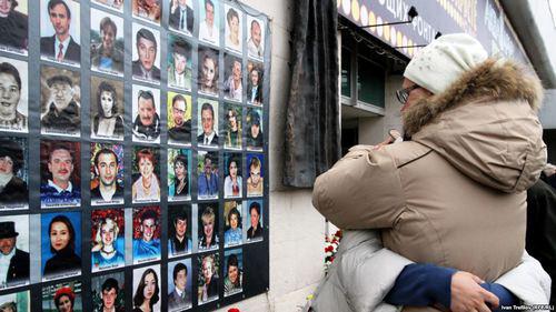 У мемориала в память о погибших на Дубровке. Фото RFE / RL У мемориала в память о погибших на Дубровке. Фото RFE / RL