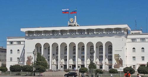 Здание парламента Дагестана. Фото: Котомкина https://ru.wikipedia.org Здание парламента Дагестана. Фото: Котомкина https://ru.wikipedia.org