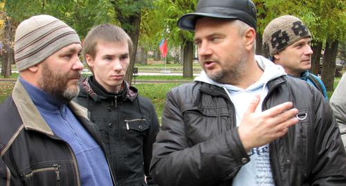 Справа Анатолий Болтыхов один из инициаторов шествия в защиту Конституции в Волгограде. Фото Вячеслава Ященко для "Кавказского узла"
Справа Анатолий Болтыхов один из инициаторов шествия в защиту Конституции в Волгограде. Фото Вячеслава Ященко для "Кавказского узла"