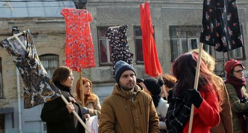 Участники акции в Грузии против насилия над женщинами. Фото "Батумелеби" для "Кавказского узла" Участники акции в Грузии против насилия над женщинами. Фото "Батумелеби" для "Кавказского узла"
