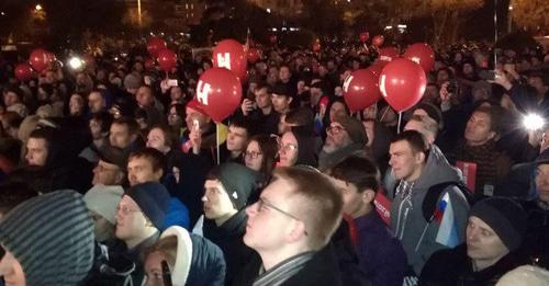 Митинг, организованный сторонниками оппозиционера Алексея Навального. Волгоград, 10 ноября 2017 г. Фото Татьяны Филимоновой для "Кавказского узла" Митинг, организованный сторонниками оппозиционера Алексея Навального. Волгоград, 10 ноября 2017 г. Фото Татьяны Филимоновой для "Кавказского узла"