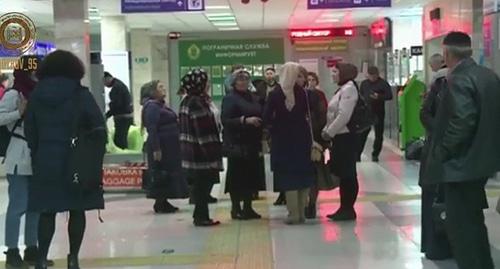 Встреча членов семей боевиков в аэропорту Грозный. Фото: стоп-кадр видео https://www.instagram.com/p/BbcngYfHsgk/?taken-by=kadyrov_95 Встреча членов семей боевиков в аэропорту Грозный. Фото: стоп-кадр видео https://www.instagram.com/p/BbcngYfHsgk/?taken-by=kadyrov_95