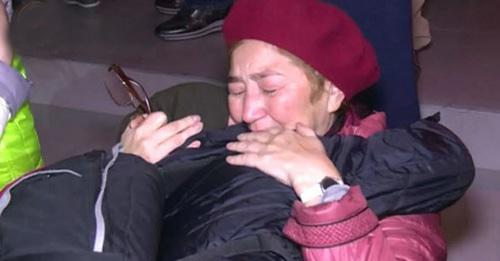 Встреча членов семей боевиков в аэропорту Грозного. Фото: стоп-кадр видео https://www.instagram.com/p/BbcngYfHsgk/?taken-by=kadyrov_95 Встреча членов семей боевиков в аэропорту Грозного. Фото: стоп-кадр видео https://www.instagram.com/p/BbcngYfHsgk/?taken-by=kadyrov_95