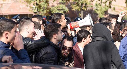 Акция протеста студентов. Фото © Sputnik/ Aram Nersesyanhttps://ru.armeniasputnik.am/politics/20171115/9453761/studenty-perekryli-podezdy-k-nacsobraniyu-armenii.html Акция протеста студентов. Фото © Sputnik/ Aram Nersesyanhttps://ru.armeniasputnik.am/politics/20171115/9453761/studenty-perekryli-podezdy-k-nacsobraniyu-armenii.html