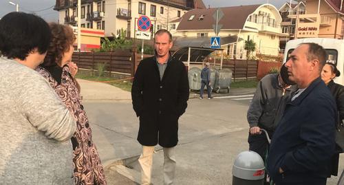 Сход жителей в Сочи. Фото Светланы Кравченко для "Кавказского узла" Сход жителей в Сочи. Фото Светланы Кравченко для "Кавказского узла"