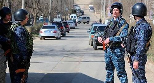 Контрольный пункт правоохранителей в Чечне. Фото http://runews24.ru/incidents/19/11/2017/504ef805373ef75bb44b7d46281fce0f Контрольный пункт правоохранителей в Чечне. Фото http://runews24.ru/incidents/19/11/2017/504ef805373ef75bb44b7d46281fce0f