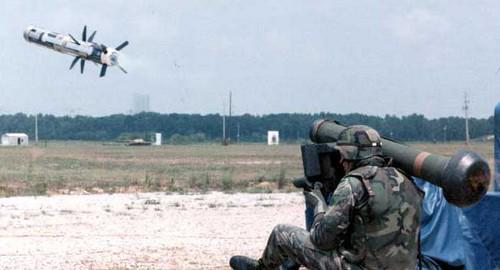 Применение ПТРК Javelin. Фото http://www.redstone.army.mil/history/systems/JAVELIN.html, общественное достояние Применение ПТРК Javelin. Фото http://www.redstone.army.mil/history/systems/JAVELIN.html, общественное достояние