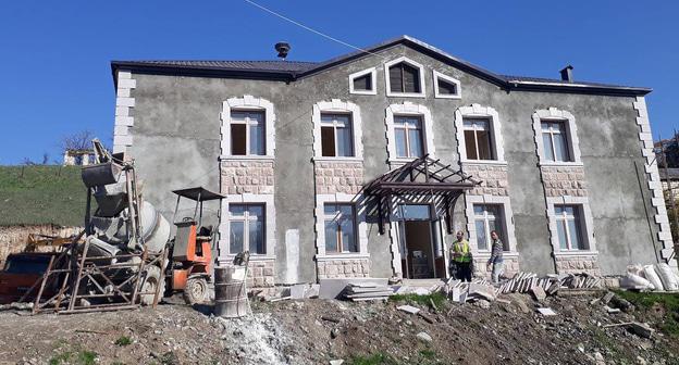 На средства, выделенные фондом "Айастан", восстанавливается село Талиш, пострадавшее от артиллерийских обстрелов в ходе апрельской войны в 2016 году. Нагорный Карабах, Мартакертский район. 21 ноября 2017 год. Фото Алвард Григорян для "Кавказского узла"