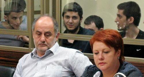 Подсудимые по делу "Орджоникидзевского джамаата" со своими адвокатами. Фото Константина Волгина для "Кавказского узла" Подсудимые по делу "Орджоникидзевского джамаата" со своими адвокатами. Фото Константина Волгина для "Кавказского узла"