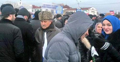 Жители Грозного. Фото Николая Петрова для "Кавказского узла" Жители Грозного. Фото Николая Петрова для "Кавказского узла"
