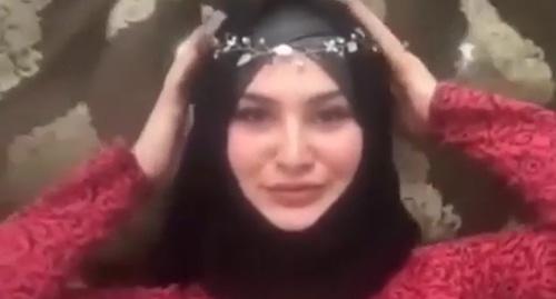 Танцующая в хиджабе. Фото: стоп-кар видео пользователя tut.dagestan.ru https://www.instagram.com/p/BciGPVIH593/?taken-by=tut.dagestan.ru Танцующая в хиджабе. Фото: стоп-кар видео пользователя tut.dagestan.ru https://www.instagram.com/p/BciGPVIH593/?taken-by=tut.dagestan.ru