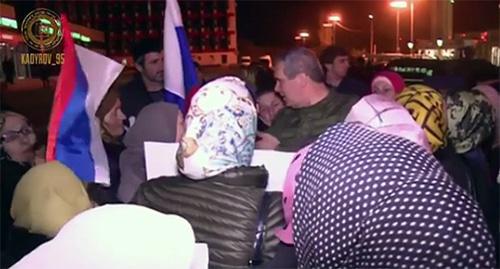 Встреча членов семей боевиков в аэропорту Грозный. Фото: стоп-кадр видео https://www.instagram.com/p/BbcngYfHsgk/?taken-by=kadyrov_95 Встреча членов семей боевиков в аэропорту Грозный. Фото: стоп-кадр видео https://www.instagram.com/p/BbcngYfHsgk/?taken-by=kadyrov_95