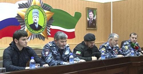 Хас-Магомед Кадыров (крайний слева) во время оперативного совещания в МВД Республики Чечня. Фото: пресс-служба Чеченской государственной телерадиокомпании "Грозный" https://grozny.tv/news.php?id=22781 Хас-Магомед Кадыров (крайний слева) во время оперативного совещания в МВД Республики Чечня. Фото: пресс-служба Чеченской государственной телерадиокомпании "Грозный" https://grozny.tv/news.php?id=22781