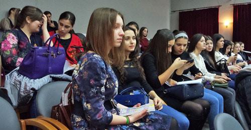 Участники конференции преподавателей кабардинского языка. Нальчик, 21 декабря 2017 год. Фото: Луиза Оразаева для "Кавказского узла". Участники конференции преподавателей кабардинского языка. Нальчик, 21 декабря 2017 год. Фото: Луиза Оразаева для "Кавказского узла".
