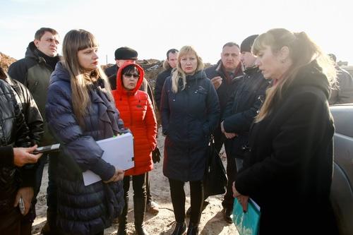 Встреча представителей властей с инициативной группой жителей Светлоярского района 29 декабря. Фото пресс-службы администрации Волгоградской области. http://oblkompriroda.volgograd.ru/current-activity/cooperation/news/171625/ Встреча представителей властей с инициативной группой жителей Светлоярского района 29 декабря. Фото пресс-службы администрации Волгоградской области. http://oblkompriroda.volgograd.ru/current-activity/cooperation/news/171625/