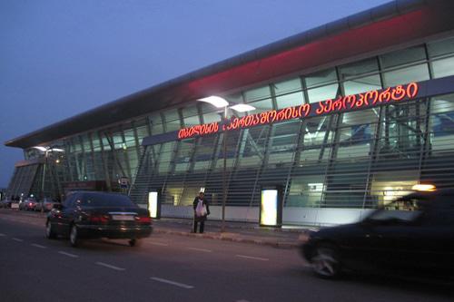 Международный аэропорт Тбилиси. Фото с сайта аэропорта http://www.tbilisiairport.com/en-EN/pressroom/Pages/PhotoGallery.aspx Международный аэропорт Тбилиси. Фото с сайта аэропорта http://www.tbilisiairport.com/en-EN/pressroom/Pages/PhotoGallery.aspx