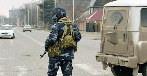 Сотрудник силовых структур. Чечня. Фото: REUTERS/Stringer Russia Сотрудник силовых структур. Чечня. Фото: REUTERS/Stringer Russia