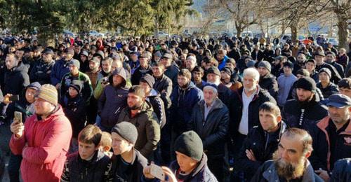Акция жителей села Дуиси (Грузия) против действий спецназа в связи с ранением 19-летнего Темирлана Мачаликашвили. Декабрь 2017 года. Фото: North Caucasus Service (RFE/RL) Акция жителей села Дуиси (Грузия) против действий спецназа в связи с ранением 19-летнего Темирлана Мачаликашвили. Декабрь 2017 года. Фото: North Caucasus Service (RFE/RL)
