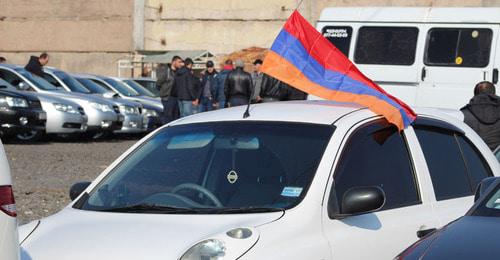 В Армении, по данным полиции, порядка 32 тысяч "праворуких" авто. Ереван, 12 января 2018 г. Фото Тиграна Петросяна для "Кавказского узла" В Армении, по данным полиции, порядка 32 тысяч "праворуких" авто. Ереван, 12 января 2018 г. Фото Тиграна Петросяна для "Кавказского узла"