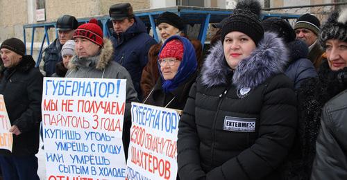 Пикет шахтеров в Гуково. 16 января 2017 года. Фото Вячеслава Прудникова для "Кавказского узла" Пикет шахтеров в Гуково. 16 января 2017 года. Фото Вячеслава Прудникова для "Кавказского узла"