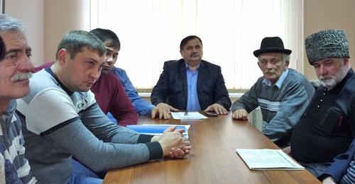 Встреча членов организации «Вольный аул» с общественностью и журналистами. В центре - Валерий Хатажуков. 17 января 2018 г. Фото Людмилы Маратовой для "Кавказского узла" Встреча членов организации «Вольный аул» с общественностью и журналистами. В центре - Валерий Хатажуков. 17 января 2018 г. Фото Людмилы Маратовой для "Кавказского узла"