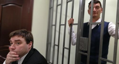 Адвокат Александр Попков и Александр Валов в зале суда. Фото Светланы "Кравченко для "Кавказского узла" Адвокат Александр Попков и Александр Валов в зале суда. Фото Светланы "Кравченко для "Кавказского узла"