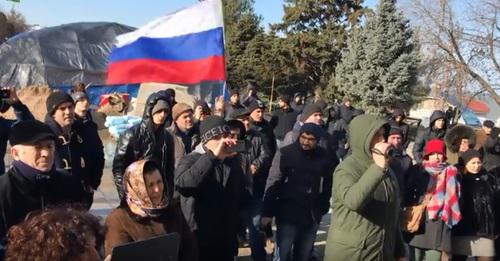 "Забастовка избирателей" в Махачкале. 28 января 2018 года. Кадр видео "Кавказского узла" https://www.youtube.com/watch?v=aOmrqq0IU2Q "Забастовка избирателей" в Махачкале. 28 января 2018 года. Кадр видео "Кавказского узла" https://www.youtube.com/watch?v=aOmrqq0IU2Q