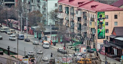 Маршрутные такси на улицах Махачкалы. Дагестан. Фото: Тимур Агиров http://www.odnoselchane.ru Маршрутные такси на улицах Махачкалы. Дагестан. Фото: Тимур Агиров http://www.odnoselchane.ru