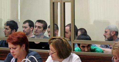 Подсудимые по делу "орджоникидзевского джамаата" в зале суда. Июль 2017 года. Фото Константина Волгина для "Кавказского узла" Подсудимые по делу "орджоникидзевского джамаата" в зале суда. Июль 2017 года. Фото Константина Волгина для "Кавказского узла"