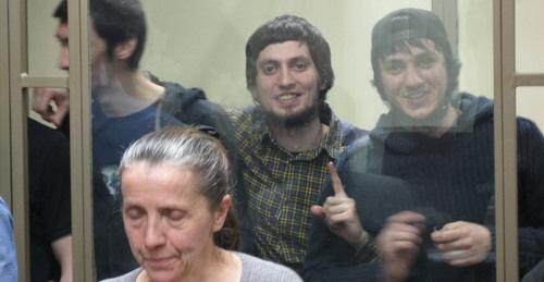Подсудимые по делу "орджоникидзевского джамаата": Илез Торчхоев, Лечи Гадамаури, Тимур Матиев (слева направо). Фото Константина Волгина для "Кавказского узла"
Подсудимые по делу "орджоникидзевского джамаата": Илез Торчхоев, Лечи Гадамаури, Тимур Матиев (слева направо). Фото Константина Волгина для "Кавказского узла"