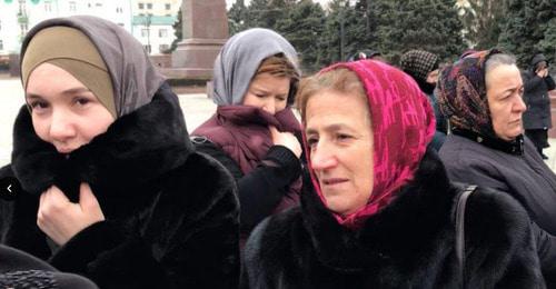 Акция протеста встречи с врио главы Дагестана Владимиром Васильевым и находящимся в республике руководителем Следственного комитета России Александром Бастрыкиным. Махачкала, 9 февраля 2018 года. Фото Патимат Махмудовой для "Кавказского узла" Акция протеста встречи с врио главы Дагестана Владимиром Васильевым и находящимся в республике руководителем Следственного комитета России Александром Бастрыкиным. Махачкала, 9 февраля 2018 года. Фото Патимат Махмудовой для "Кавказского узла"