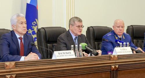 Владимир Васильев. Юрий Чайка, Иван Сыдорук. Махачкала, 10 февраля 2017 года. Фото: пресс-служба главы Дагестана, Иван Сыдорук. Владимир Васильев. Юрий Чайка, Иван Сыдорук. Махачкала, 10 февраля 2017 года. Фото: пресс-служба главы Дагестана, Иван Сыдорук.