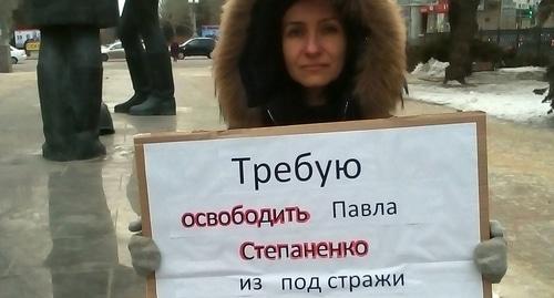 Татьяна Степаненко на пикете. Фото Татьяны Филимоновой для "Кавказского узла"
Татьяна Степаненко на пикете. Фото Татьяны Филимоновой для "Кавказского узла"