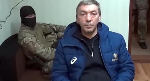 Абдусамад Гамидов во время задержания. Фото:
"Новое дело" "Задержание членов правительства Республики Дагестан" https://www.youtube.com/watch?time_continue=2&v=Lm-n6HmJatA