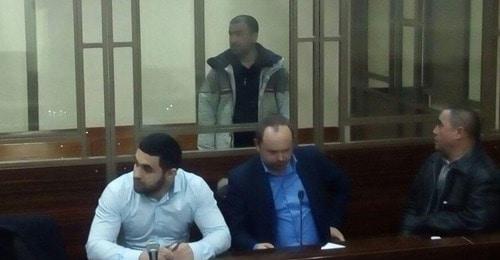 Подсудимый Абужаборзоде Абдусалом и его адвокаты в зале суда. 19 февраля 2018 года. Фото Валерия Люгаева для "Кавказского узла" Подсудимый Абужаборзоде Абдусалом и его адвокаты в зале суда. 19 февраля 2018 года. Фото Валерия Люгаева для "Кавказского узла"