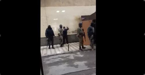 Проверка в махачкалинском офисе "Газпрома". 20 февраля 2018 года. Кадр из видео пользователя gazetachernovik
https://www.youtube.com/watch?time_continue=2&v=MC6uVl7COic Проверка в махачкалинском офисе "Газпрома". 20 февраля 2018 года. Кадр из видео пользователя gazetachernovik
https://www.youtube.com/watch?time_continue=2&v=MC6uVl7COic