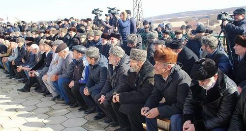 На митинге чеченцев-акинцев 23 февраля 2017 года. Фото предоставлено "Кавказскому узлу" Имампаши Чергизбиевым На митинге чеченцев-акинцев 23 февраля 2017 года. Фото предоставлено "Кавказскому узлу" Имампаши Чергизбиевым
