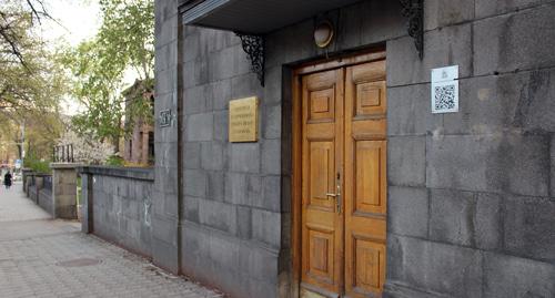 Вход в парламент Армении. Фото Армине Мартиросян для "Кавказского узла" Вход в парламент Армении. Фото Армине Мартиросян для "Кавказского узла"