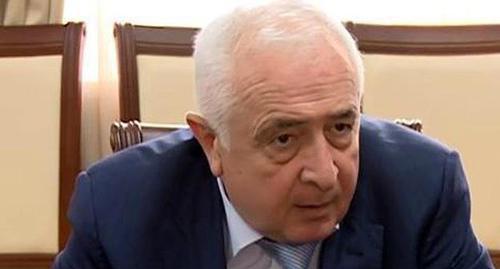 Министр строительства и ЖКХ Дагестана Ибрагим Казибеков. Фото: скриншот видео Youtube канала РГВК "Дагестан" Министр строительства и ЖКХ Дагестана Ибрагим Казибеков. Фото: скриншот видео Youtube канала РГВК "Дагестан"
