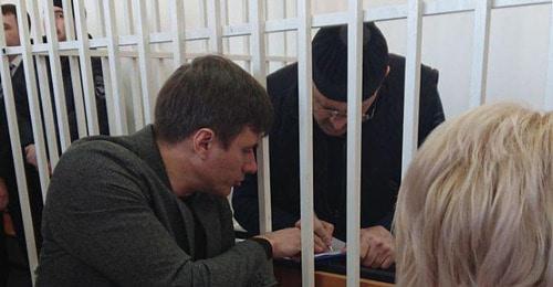 Адвокат Пётр Заикин и Оюб Титиев. Фото: Пресс-служба ПЦ "Мемориал" Адвокат Пётр Заикин и Оюб Титиев. Фото: Пресс-служба ПЦ "Мемориал"